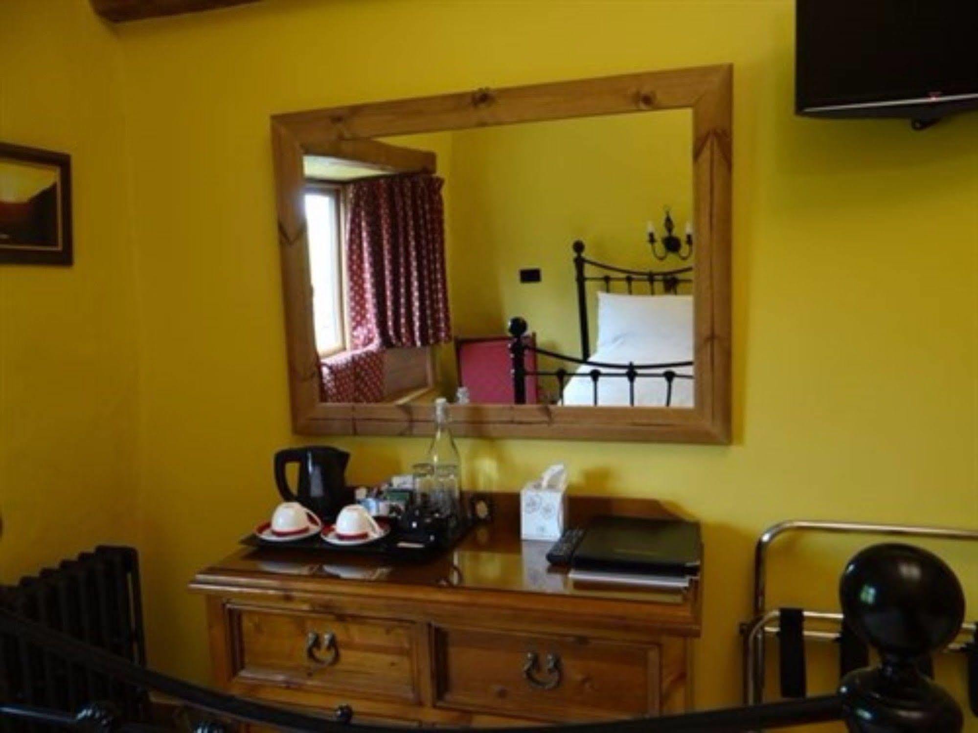 The Wayside And Whisky Barn Hotel Whitbeck Luaran gambar